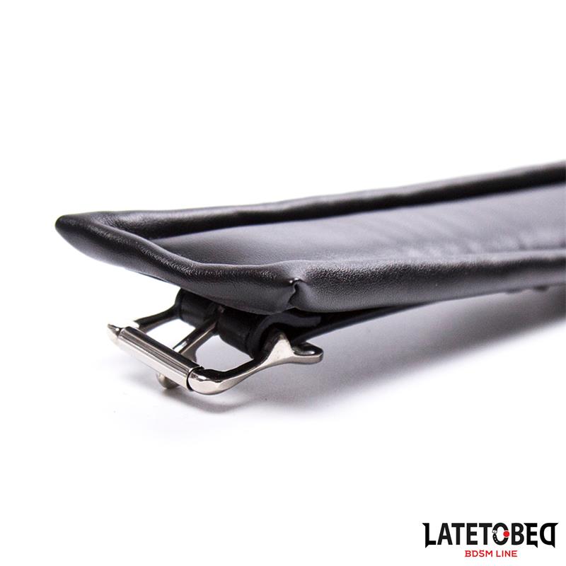 LATETOBED BDSM LINE - COLLAR ACOLCHADO GRANDE CON CORREA