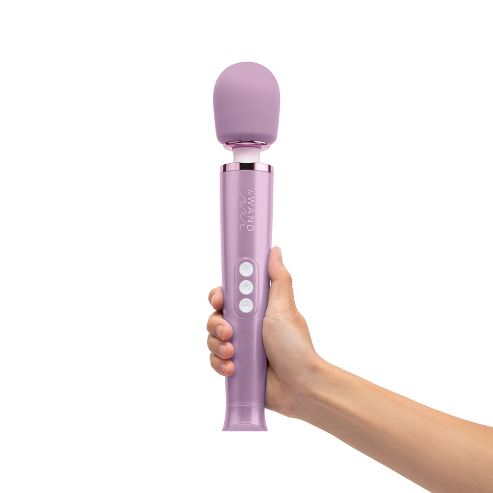 LE WAND - DIVE SUBMERSIBLE RECHARGEABLE VIBRATING MASSAGER, LAVENDER