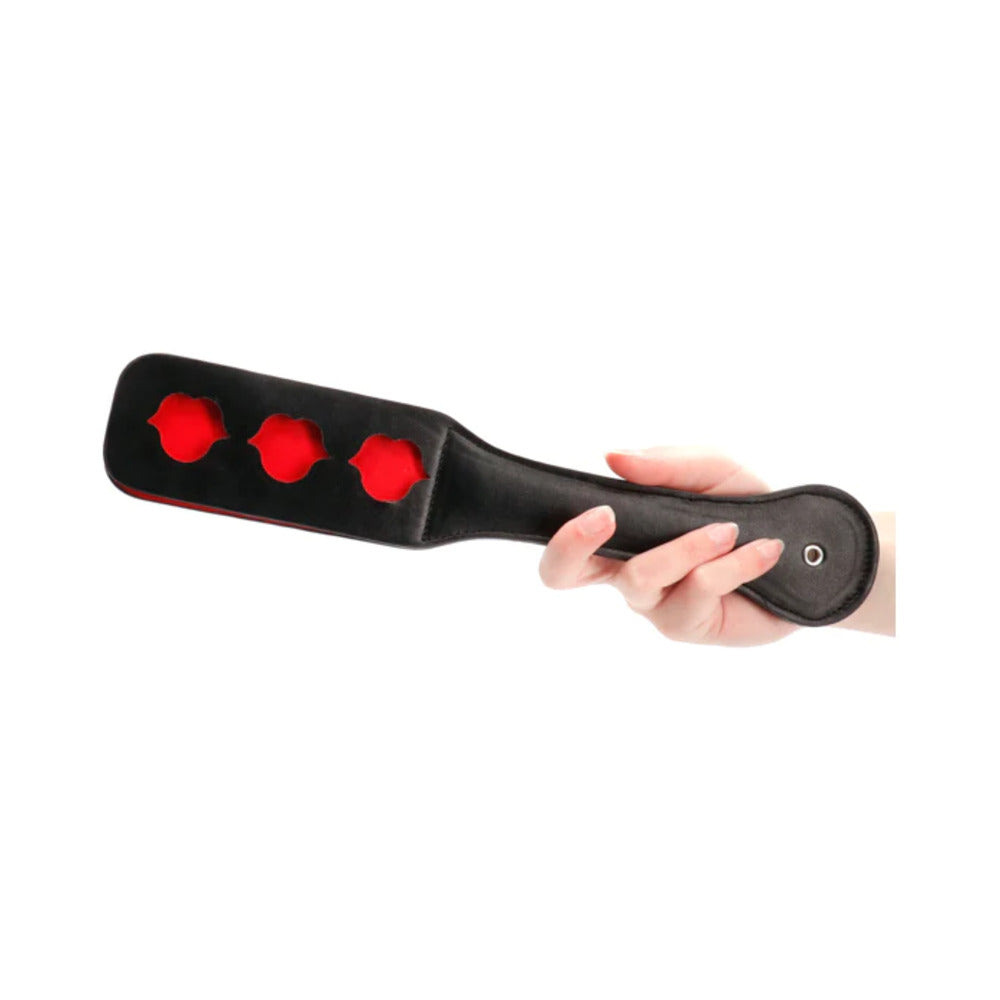 SHOTS - AI! PADDLE COM PADRÃO DE LÁBIOS PRETO