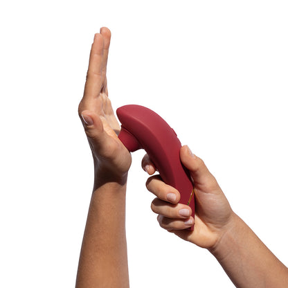 WOMANIZER - PREMIUM 2 ESTIMULADOR CLITORIDIANO RECARREGÁVEL DE LUXO EM SILICONE COM TECNOLOGIA DE AR BORDEAUX