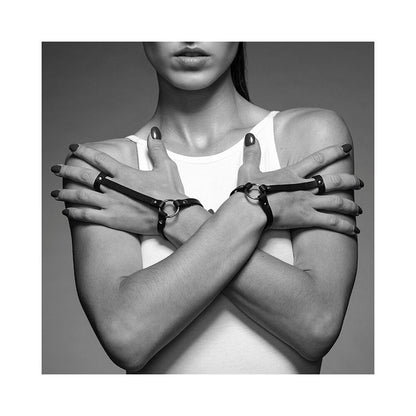 BIJOUX INDISCRETS - PULSEIRA E HARNESS DE MÃO MAZE