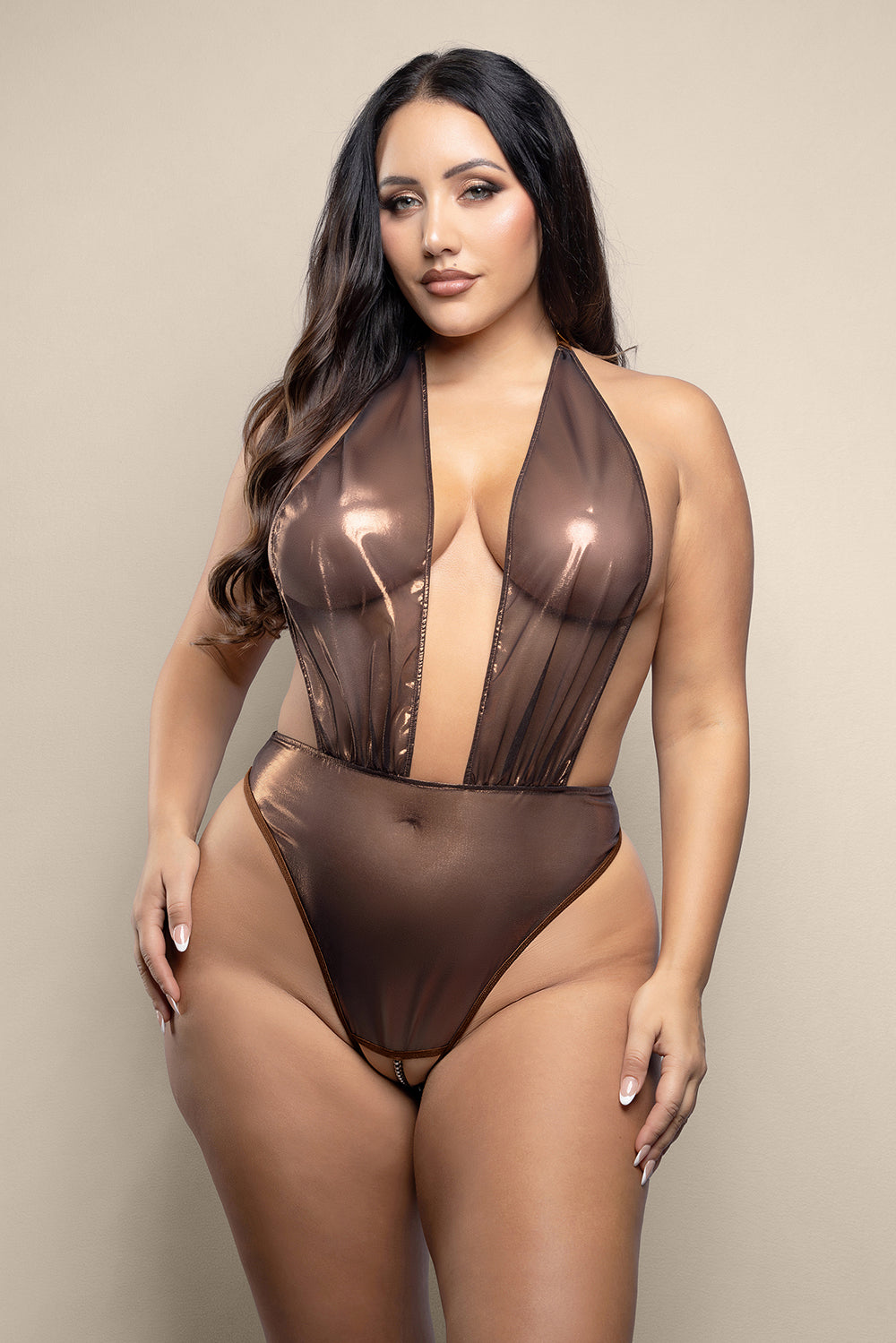 FANTASY LINGERIE - OPULENCE TEDDY COM DECOTE HALTER E PÉROLAS, ABERTO NA ENTREPERNA, COM FIO-DENTAL DE PÉROLAS AJUSTÁVEL
