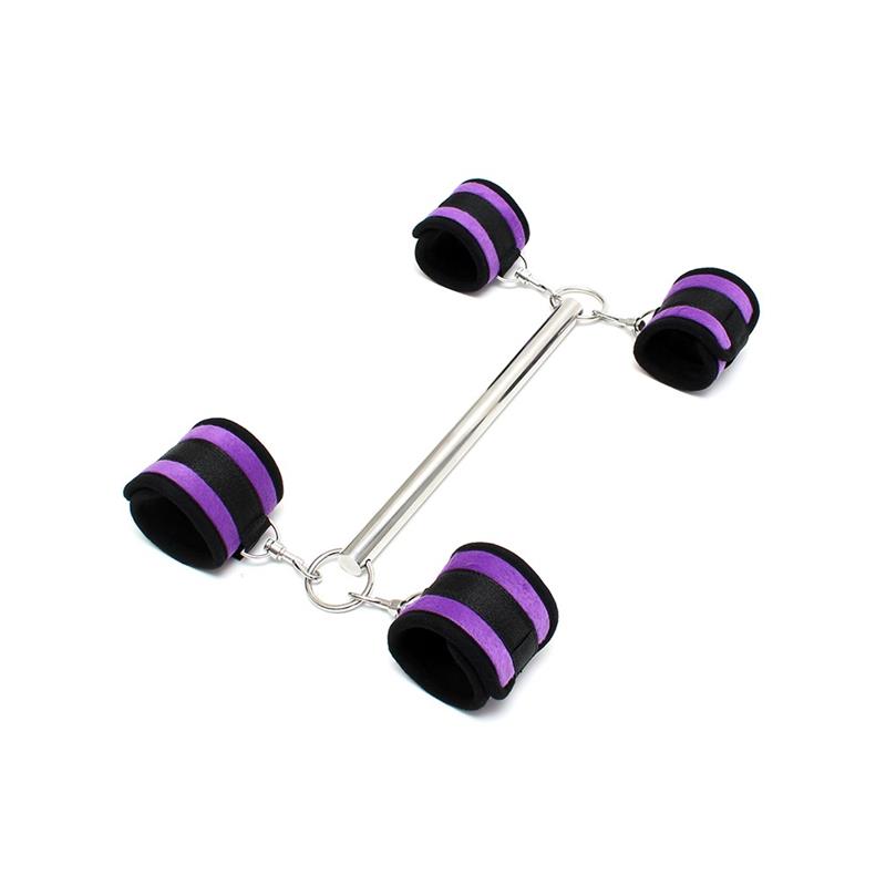 BONDAGE PLAY - BARRA SEPARADORA CON ESPOSAS PURPURA