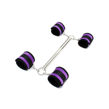 BONDAGE PLAY - BARRA SEPARADORA CON ESPOSAS PURPURA