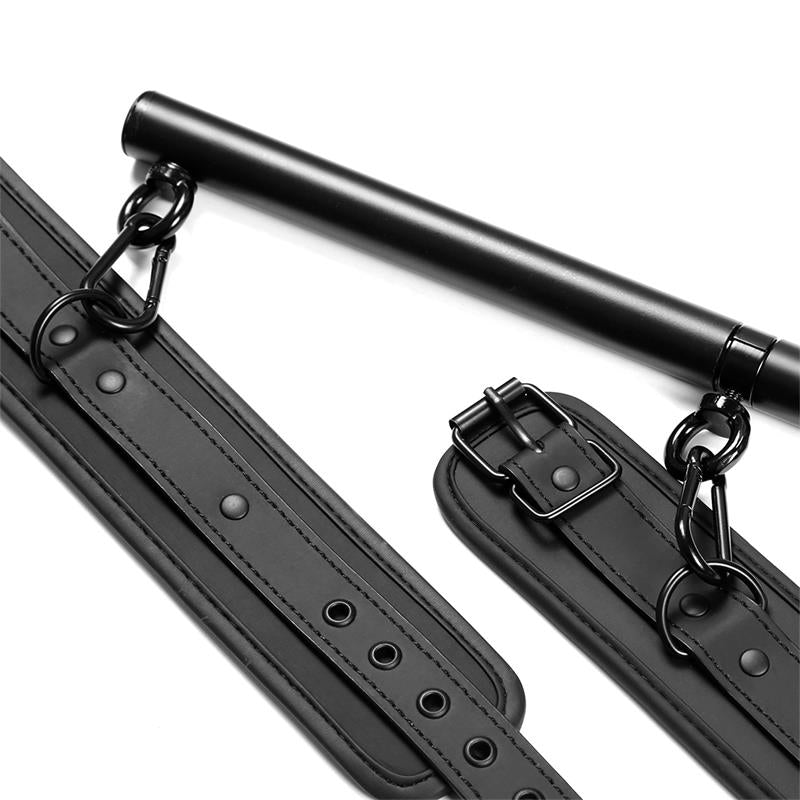 INTOYOU BLACK SHADOW - BARRA SEPARADORA RÍGIDA DESMONTABLE Y 4 ESPOSAS DESMONTABLES NEOPRENO Y CUERO VEGANO