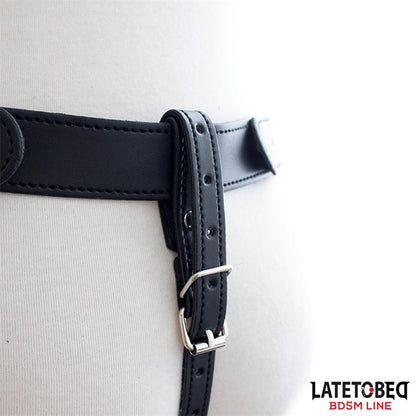 LATETOBED BDSM LINE - CINTURÓN CASTIDAD TIPO TANGA AJUSTABLE