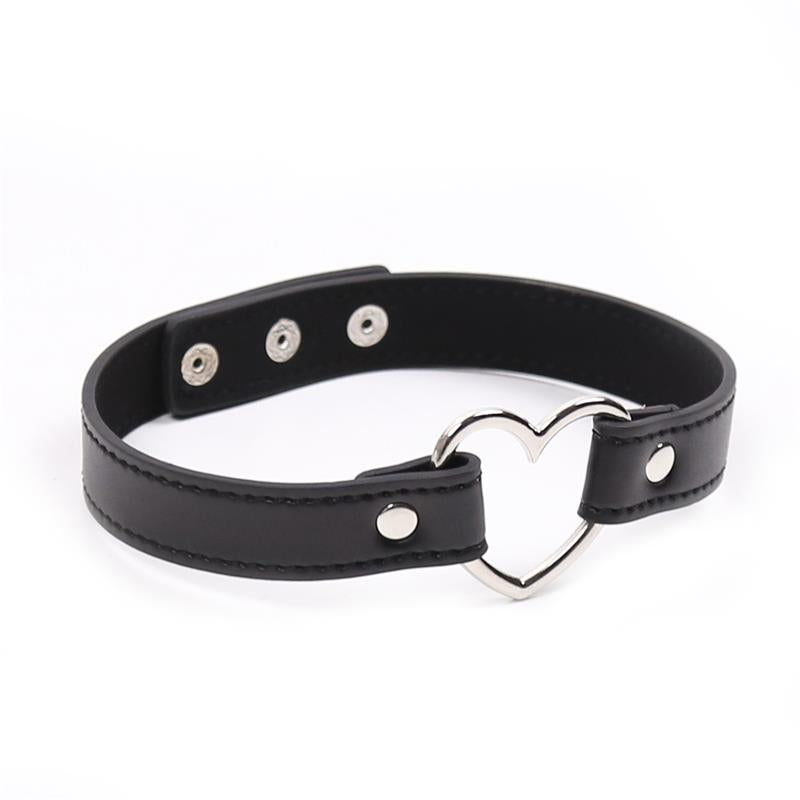 LATETOBED BDSM LINE - COLLAR CON ARO EN FORMA DE CORAZÓN AJUSTABLE 41,5 CM NEGRO