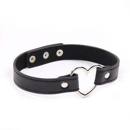 LATETOBED BDSM LINE - COLLAR CON ARO EN FORMA DE CORAZÓN AJUSTABLE 41,5 CM NEGRO