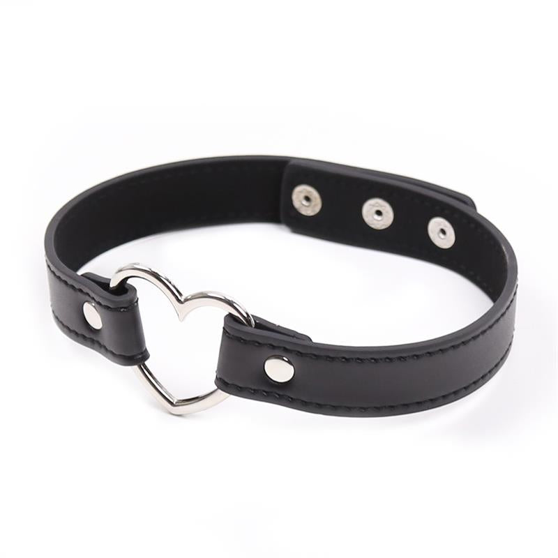 LATETOBED BDSM LINE - COLLAR CON ARO EN FORMA DE CORAZÓN AJUSTABLE 41,5 CM NEGRO