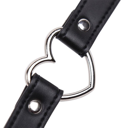 LATETOBED BDSM LINE - COLLAR CON ARO EN FORMA DE CORAZÓN AJUSTABLE 41,5 CM NEGRO