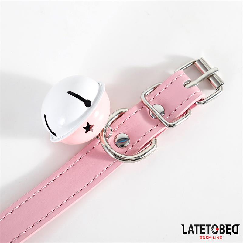 LATETOBED BDSM LINE - COLLAR CON CASCABEL AJUSTABLE ROSA