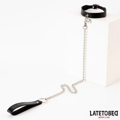 LATETOBED BDSM LINE - COLLAR CON CASCABEL Y CORREA