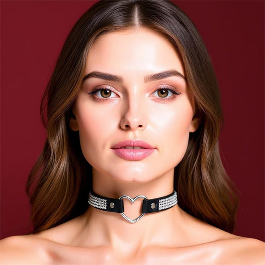 CINDERELLA - COLLAR CON CORAZÓN Y PEDRERÍA ESTILO CHOKER CUERO VEGANO TALLA ÚNICA