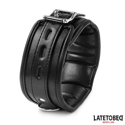 LATETOBED BDSM LINE - COLLAR CON CORREA ACOLCHADO