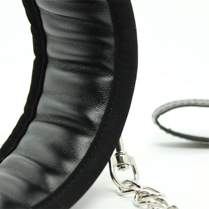 LATETOBED BDSM LINE - COLLAR CON CORREA DE METAL E INTERIOR ACOLCHADO NEGRO
