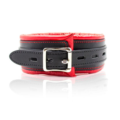 LATETOBED BDSM LINE - COLLAR CON CORREA DE METAL E INTERIOR ACOLCHADO NEGRO/ROJO