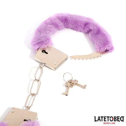 LATETOBED BDSM LINE - ESPOSAS DE METAL FURRY DE PELO PÚRPURA