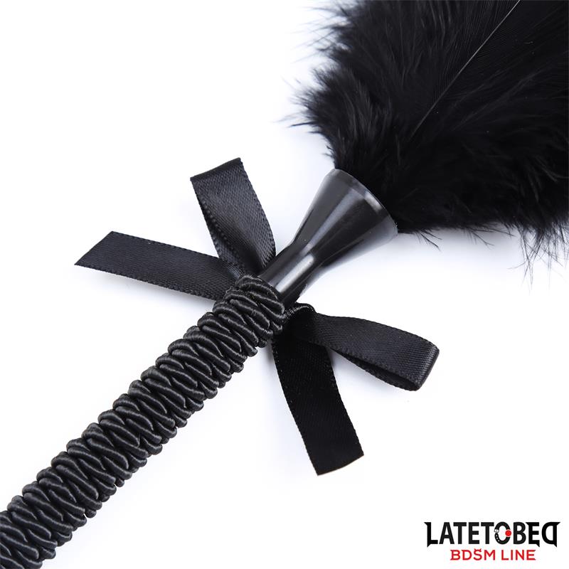 LATETOBED BDSM LINE - ESTIMULADOR DE PLUMAS 35 CM
