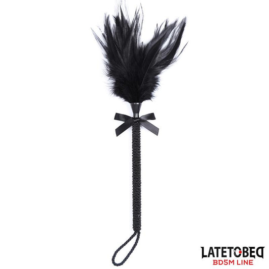 LATETOBED BDSM LINE - ESTIMULADOR DE PLUMAS 35 CM