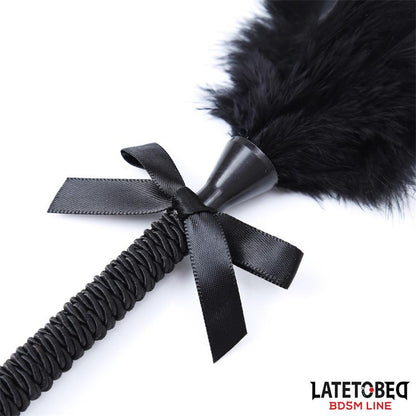 LATETOBED BDSM LINE - ESTIMULADOR DE PLUMAS 35 CM