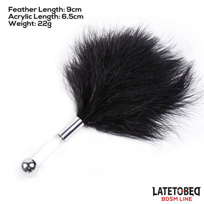LATETOBED BDSM LINE - ESTIMULADOR DE PLUMAS CON MANGO DE METAL