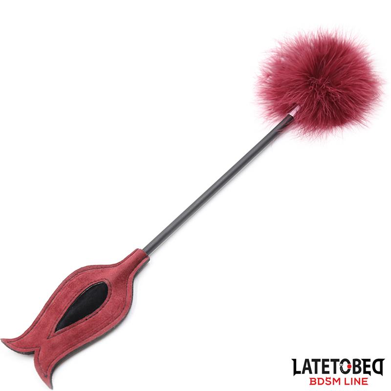 LATETOBED BDSM LINE - ESTIMULADOR DE PLUMAS CON PALA