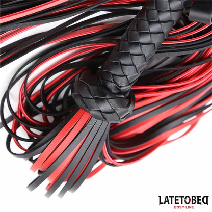 LATETOBED BDSM LINE - FLOGGER  65CM NEGRO Y ROJO