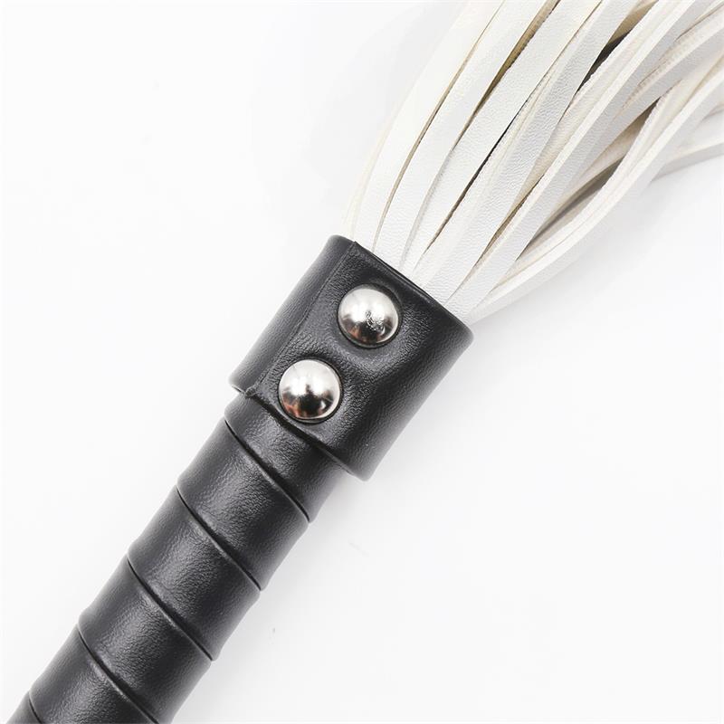 LATETOBED BDSM LINE - FLOGGER CON DOBLE REMACHE 44 CM