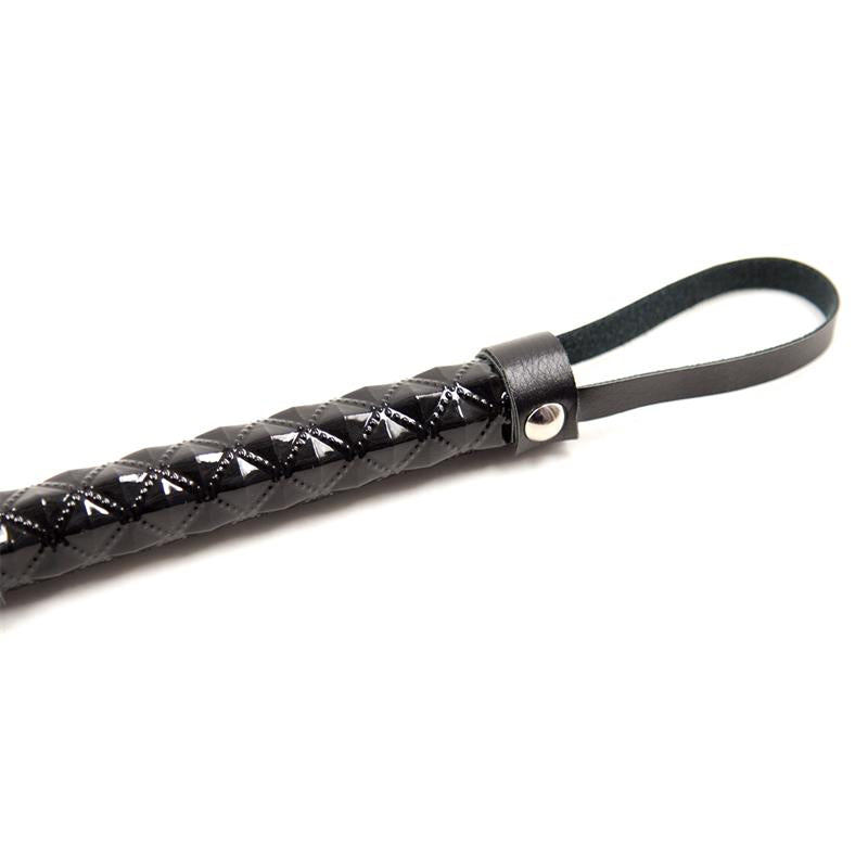LATETOBED BDSM LINE - FLOGGER PATRÓN DE DIAMANTE Y MANGO DE METAL 39 CM NEGRO