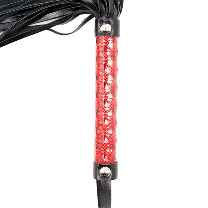 LATETOBED BDSM LINE - FLOGGER PATRON DE DIAMANTE Y MANGO DE METAL 39 CM ROJO