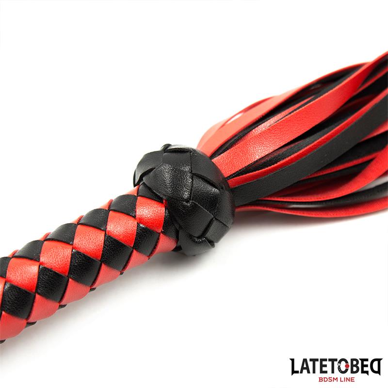 LATETOBED BDSM LINE - FLOGGER ROJO Y NEGRO  50CM
