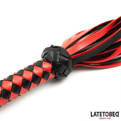 LATETOBED BDSM LINE - FLOGGER ROJO Y NEGRO  50CM