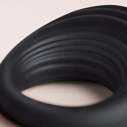 ROCKS- OFF - Anell vibrador de spire per al penis negre