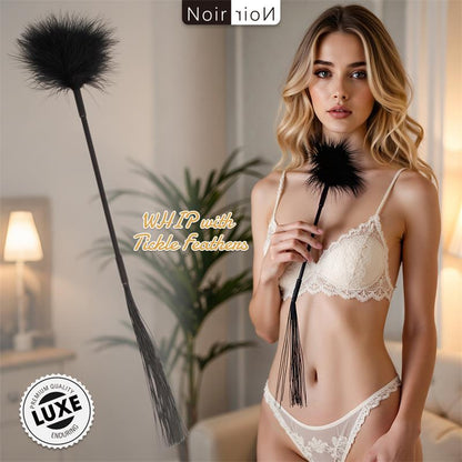 CHISA - LÁTIGO CON PLUMAS DE SILICONA NEGRO