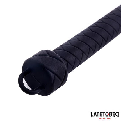 LATETOBED BDSM LINE - LÁTIGO DE SILICONA 61 CM