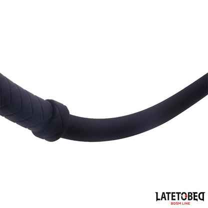 LATETOBED BDSM LINE - LÁTIGO DE SILICONA 61 CM