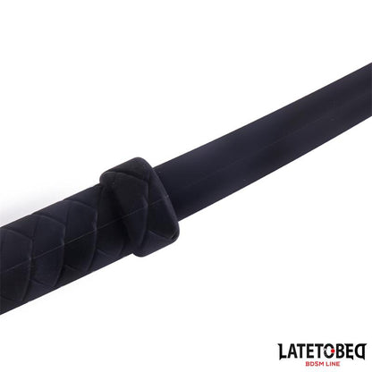 LATETOBED BDSM LINE - LÁTIGO DE SILICONA 61 CM