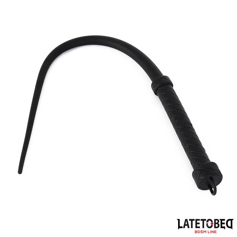 LATETOBED BDSM LINE - LÁTIGO DE SILICONA NEGRO 63.5CM