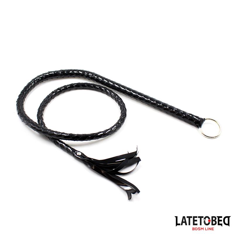 LATETOBED BDSM LINE - LÁTIGO NEGRO BRILLANTE 138CM