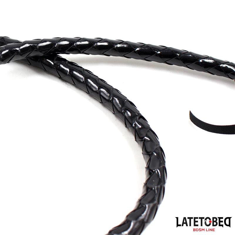 LATETOBED BDSM LINE - LÁTIGO NEGRO BRILLANTE 138CM