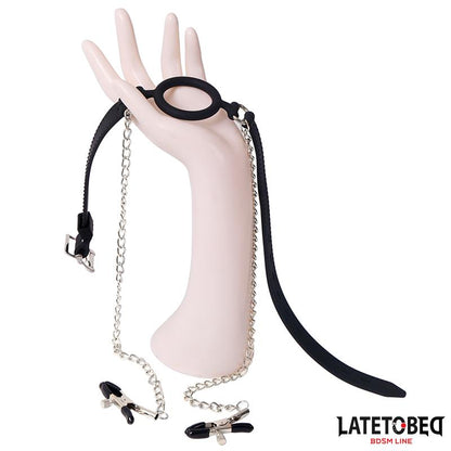 LATETOBED BDSM LINE - MORDAZA DE ARO CON PINZAS PARA PEZONES
