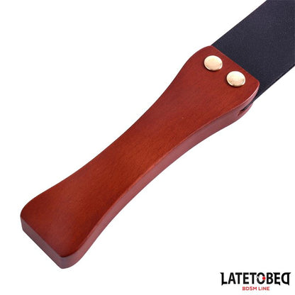 LATETOBED BDSM LINE - PALA CON MANGO DE MADERA 47 CM