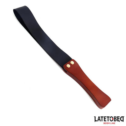 LATETOBED BDSM LINE - PALA CON MANGO DE MADERA 47 CM