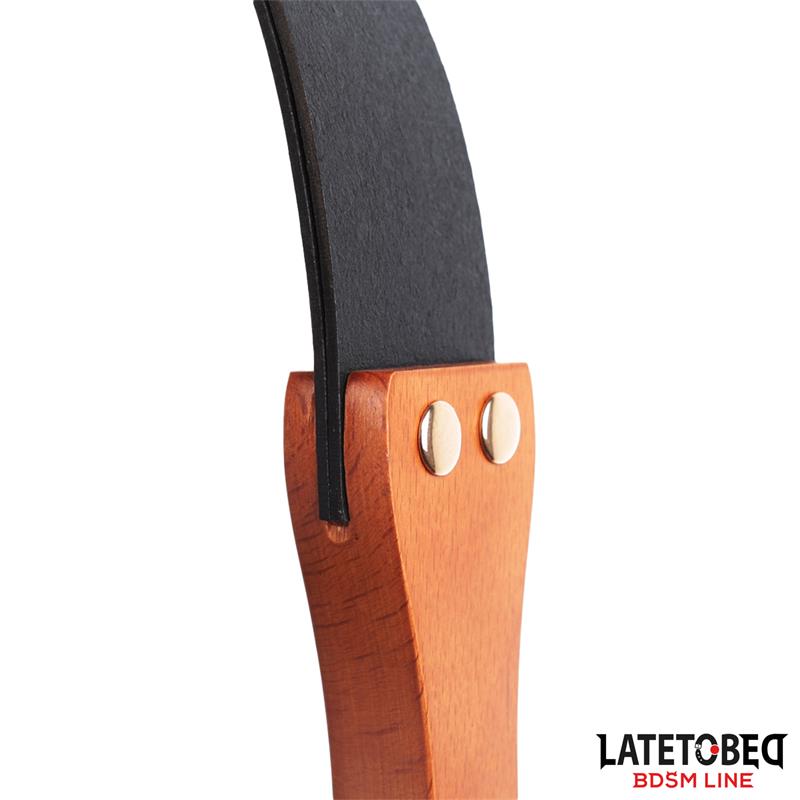 LATETOBED BDSM LINE - PALA FLEXIBLE CON MANGO DE MADERA 51 CM
