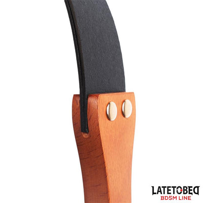 LATETOBED BDSM LINE - PALA FLEXIBLE CON MANGO DE MADERA 51 CM