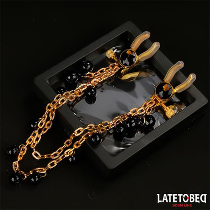 LATETOBED BDSM LINE - PINZAS PARA PEZONES CON CADENA Y CASCABELES