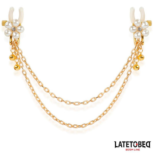LATETOBED BDSM LINE - PINZAS PARA PEZONES CON CADENA Y FLOR DE PERLAS