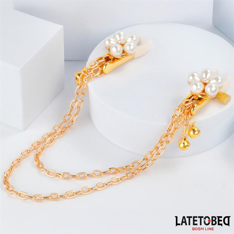 LATETOBED BDSM LINE - PINZAS PARA PEZONES CON CADENA Y FLOR DE PERLAS