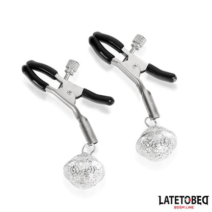LATETOBED BDSM LINE - PINZAS PARA PEZONES CON CASCABEL PLATEADO Y NEGRO