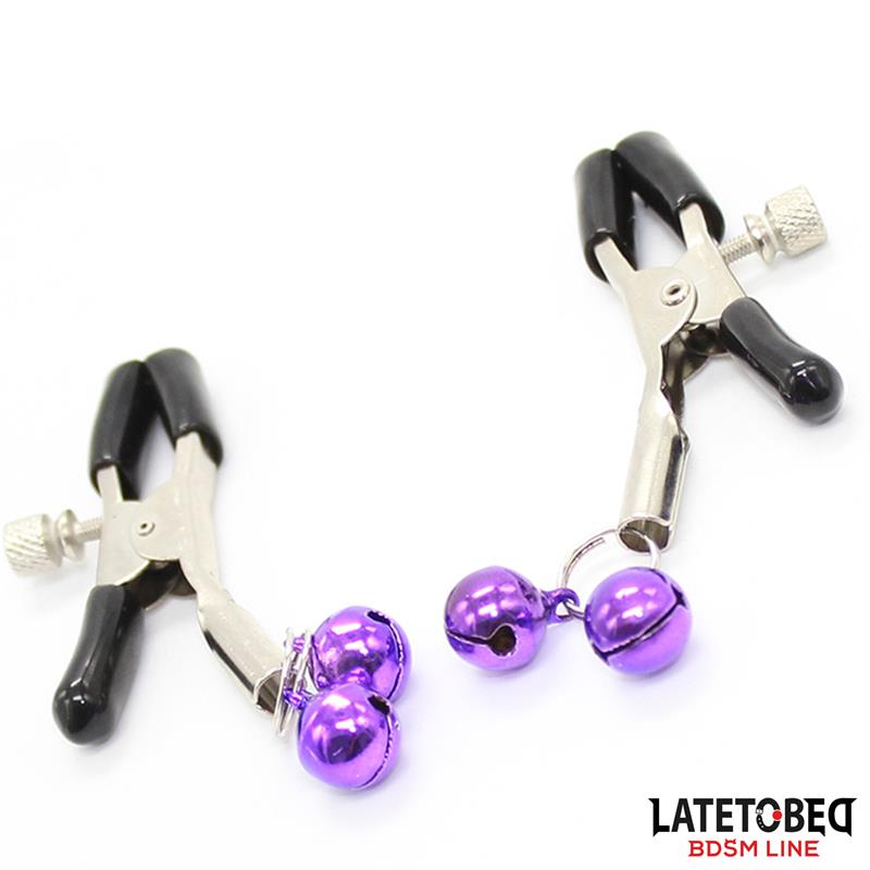 LATETOBED BDSM LINE - PINZAS PARA PEZONES CON CASCABELES PÚRPURA